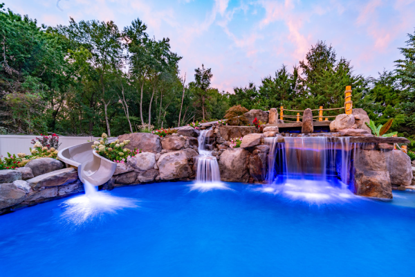 Waterfalls-and-Water-Features-for-Swimming-Pools-5